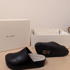 New in box St. Agni Shearling Mule 37